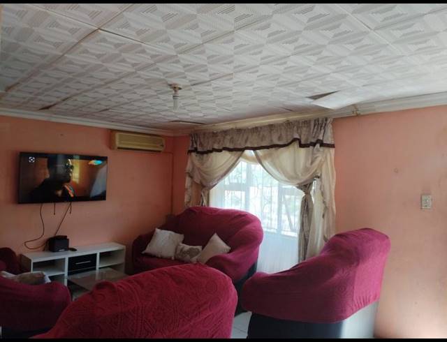 2 BEDROOM HOUSE FOR SALE IN UMLAZI G